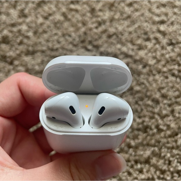 Apple Airpods - Picture 3 of 4